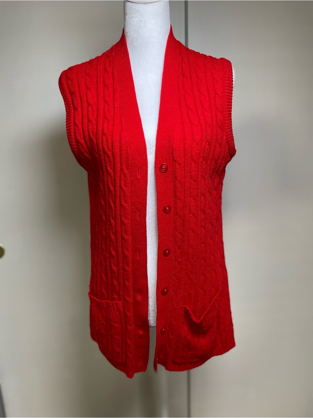 Classic Red Cable-Knit Sleeveless Cardigan Vest